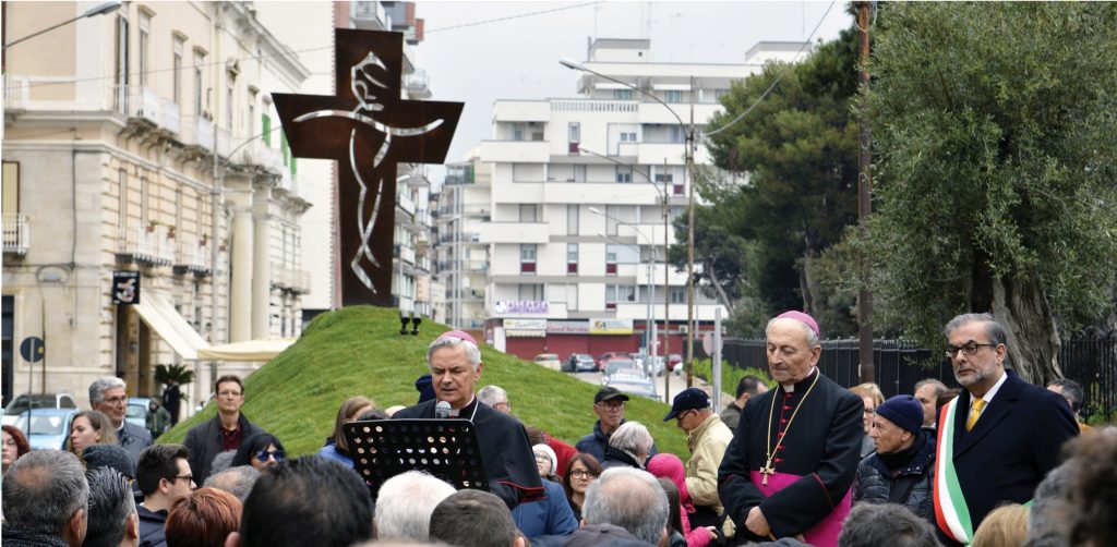 monumento don tonino papa francesco